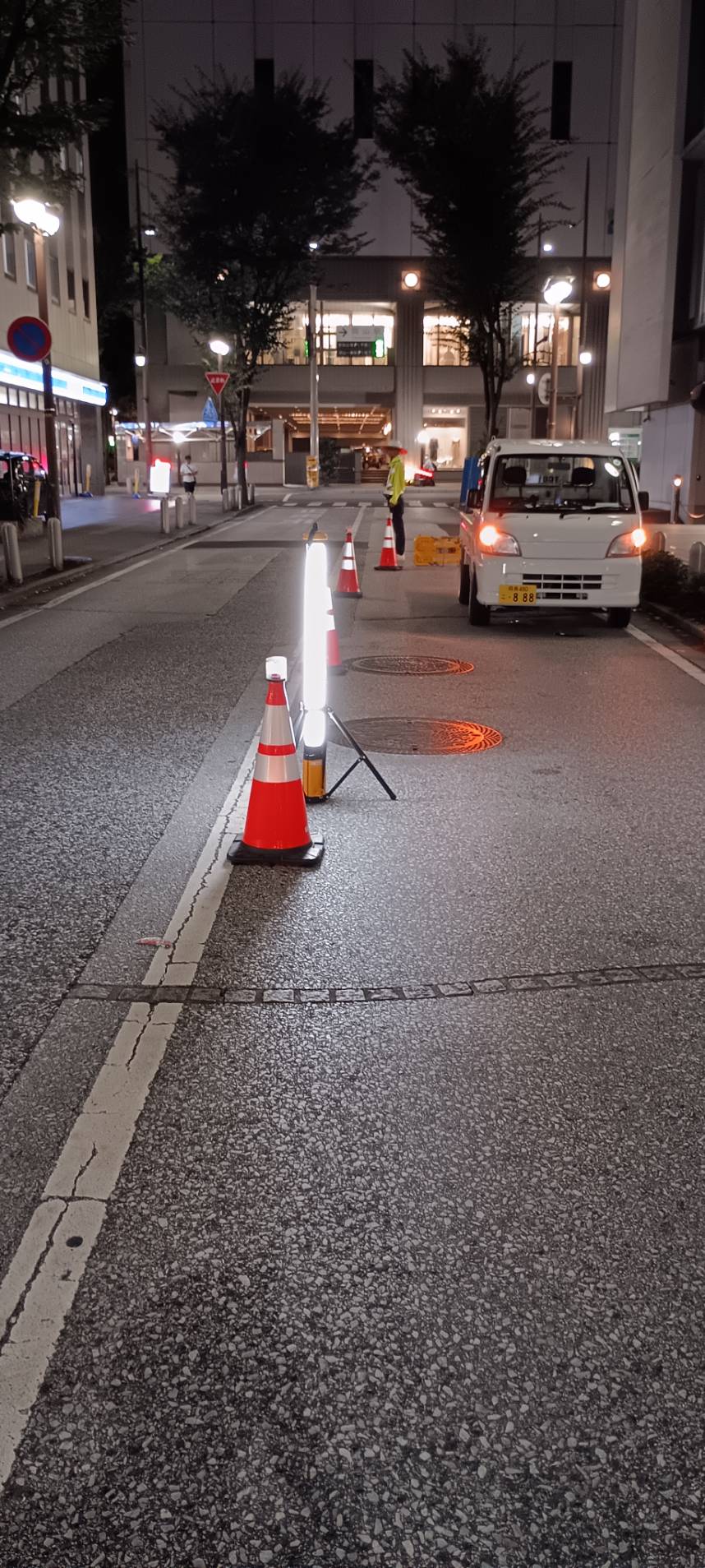 作業車両の周囲に設けた規制区間